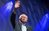 Senator Bernie Sanders (I-VT) addresses hecklers and supporters at the Netroots Nation 2015 Presidential Town Hall in Phoenix, Arizona, July 18, 2015. (Charlie Leight/Getty Images/AFP)