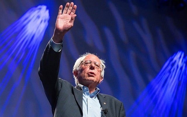 Senator Bernie Sanders (I-VT) addresses hecklers and supporters at the Netroots Nation 2015 Presidential Town Hall in Phoenix, Arizona, July 18, 2015. (Charlie Leight/Getty Images/AFP) Senator Bernie Sanders (I-VT) addresses hecklers and supporters at the Netroots Nation 2015 Presidential Town Hall in Phoenix, Arizona, July 18, 2015. (Charlie Leight/Getty Images/AFP)