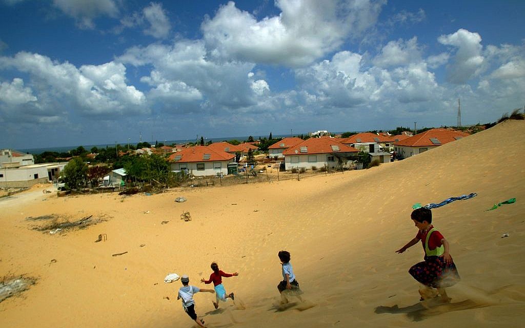 Israeli children play on a sand dune overlooking their homes in the Jewish settlement of Neve Dekalim, in the Gush Katif bloc in the southern Gaza Strip, Monday, Aug. 8, 2005. N (AP Photo/David Guttenfelder) Israeli children play on a sand dune overlooking their homes in the Jewish settlement of Neve Dekalim, in the Gush Katif bloc in the southern Gaza Strip, Monday, Aug. 8, 2005. N (AP Photo/David Guttenfelder)