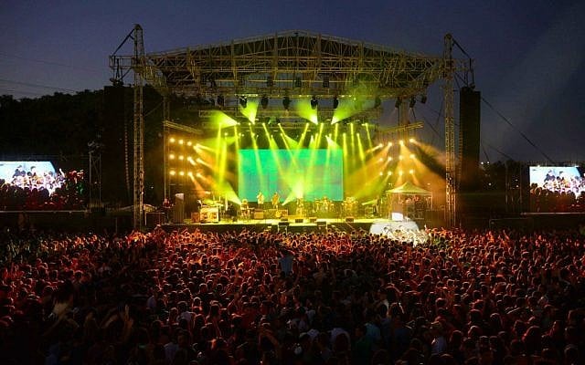 A concert for new IDF enlistees (Courtesy AWIS) A concert for new IDF enlistees (Courtesy AWIS)