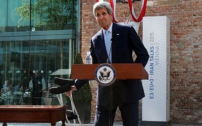 US Secretary of State John Kerry informs the media in front of Palais Coburg where closed-door nuclear talks with Iran take place in Vienna, Austria, Sunday, July 5, 2015. (AP/Ronald Zak)