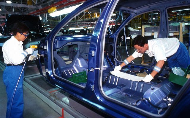Chinese workers on the production line of the General Motors car factory in Shanghai, China. July 31, 2007. (Serge Attal/FLASH90) Chinese workers on the production line of the General Motors car factory in Shanghai, China. July 31, 2007. (Serge Attal/FLASH90)