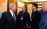 Prime Minister Benjamin Netanyahu (left) meets with the owners of the Israeli start-up Waze in Jerusalem, January 15, 2014. (Haim Zach/GPO/Flash90)