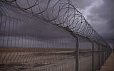 File: The border fence along the Israel-Gaza border, August 10, 2014 (Tomer Neuberg/Flash90)