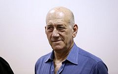 Former prime minister Ehud Olmert arrives in court in Jerusalem on May 25, 2015. (David Vaaknin/POOL)