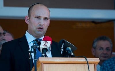 Education Minister Naftali Bennett speaks during the funeral of Malachy Moshe Rosenfeld at Kochav HaShahar settlement in the West Bank,  July 1, 2015. (Yonatan Sindel/Flash90)