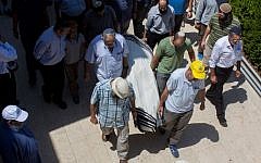 Family and friends attend the funeral of Malachy Moshe Rosenfeld, 25, at the Kohav Hashahar settlement in West Bank, July 01, 2015. (Yonatan Sindel/FLASH90)