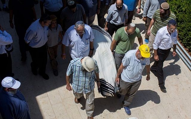 Family and friends attend the funeral of Malachy Moshe Rosenfeld, 25, at the Kohav Hashahar settlement in West Bank, July 01, 2015. (Yonatan Sindel/FLASH90) Family and friends attend the funeral of Malachy Moshe Rosenfeld, 25, at the Kohav Hashahar settlement in West Bank, July 01, 2015. (Yonatan Sindel/FLASH90)