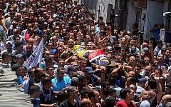 Mourners carry the body of Palestinian youth Mohammed Sami al-Kasbeh, 17, during his funeral in Qalandiya refugee camp, near the West Bank city of Ramallah July 3, 2015. (Flash90)