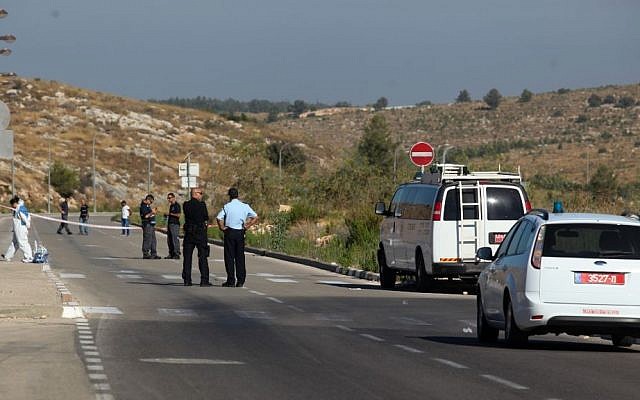 Police at the scene of where Deputy Commissioner Ephraim Bracha, head of the Israel Police’s National Fraud Unit, shot himself in his car near his home in the city of Modiin July 5, 2015. (Yonatan Sindel/Flash90) Police at the scene of where Deputy Commissioner Ephraim Bracha, head of the Israel Police’s National Fraud Unit, shot himself in his car near his home in the city of Modiin July 5, 2015. (Yonatan Sindel/Flash90)