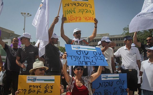 Illustrative: Thousands demonstrate in a protest organized by the Histadrut in support of contract workers, at Habima Square in Tel Aviv, on July 16, 2015. (Flash90) Illustrative: Thousands demonstrate in a protest organized by the Histadrut in support of contract workers, at Habima Square in Tel Aviv, on July 16, 2015. (Flash90)