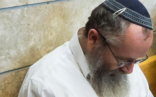 Rabbi Ezra Steinberg who is suspected of sexual abuse against several women is seen at the courtroom of the Kiryat Shmona Magistrate's Court on July 21, 2015. (Basel Awidat/Flash90) Rabbi Ezra Steinberg who is suspected of sexual abuse against several women is seen at the courtroom of the Kiryat Shmona Magistrate's Court on July 21, 2015. (Basel Awidat/Flash90)