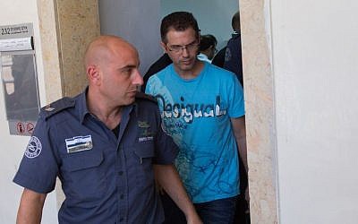 Ziv Orenstein, right, suspected of being involved with several fraud schemes tied to the NYSE and a massive data breach at JPMorgan Chase & Co. seen at the Jerusalem Magistrates' Court, July 22, 2015. (Yonatan Sindel/Flash90) 
