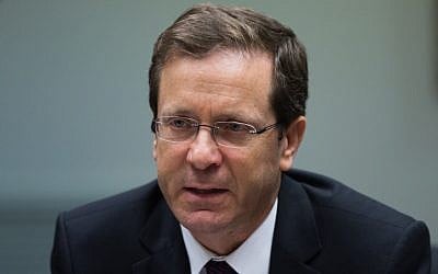 Zionist Union leader Isaac Herzog speaks during a party meeting at the Knesset on July 27, 2015. (Yonatan Sindel/Flash90) Zionist Union leader Isaac Herzog speaks during a party meeting at the Knesset on July 27, 2015. (Yonatan Sindel/Flash90)