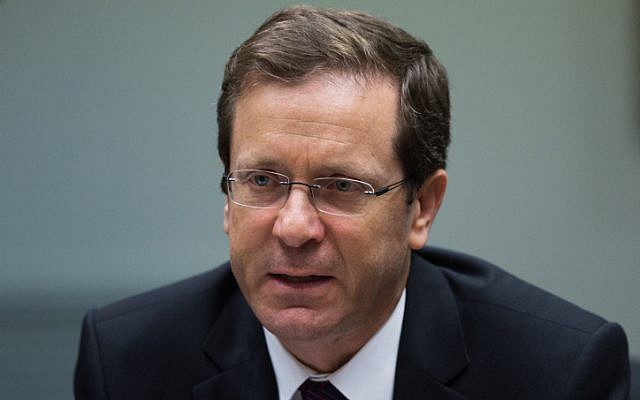 File: Zionist Union leader Isaac Herzog speaks during a party meeting at the Knesset on July 27, 2015. (Yonatan Sindel/Flash90) File: Zionist Union leader Isaac Herzog speaks during a party meeting at the Knesset on July 27, 2015. (Yonatan Sindel/Flash90)