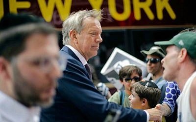 Republican presidential candidate, former New York Gov. George Pataki greets supporters at the 'Stop Iran' protest Wednesday, July 22, 2015, near Times Square in New York. (AP Photo/Frank Franklin II)