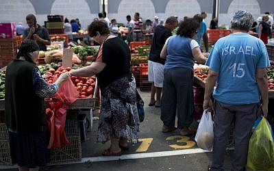 In this Tuesday, June 23, 2015 photo, Israelis buy groceries in an open market in the southern Israeli town of Sderot, next to the Israel-Gaza border. (Oded Balilty/AP) 