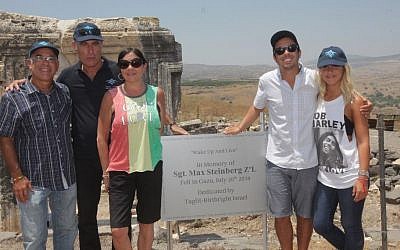 (L to R) Stuart Steinberg, CEO of Birthright Israel Gidi Mark, Evie, Jake and Paige Steinberg at the memorial for Max Steinberg on  July 16, 2015. (Erez Uzir/ Birthright Israel)