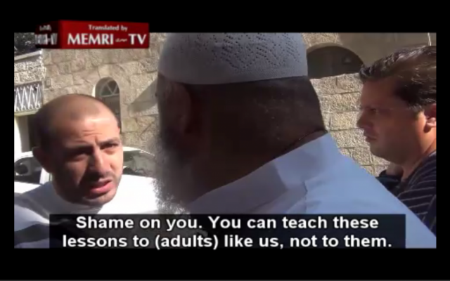Passerby outside the Temple Mount in Jerusalem's Old City scolds sheikh for teaching children the glories of martyrdom on July 27, 2015. (Screen capture: Middle East Media Research Institute)