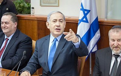Prime Minister Benjamin Netanyahu (C), Cabinet Secretary Avichai Mandelblit (R) and Intelligence Minister Yisrael Katz  at the weekly government conference in Jerusalem on July 12, 2015.  (Emil Salman/POOL/Flash90)