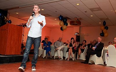 Jokes about Jewish life keep Joel Chasnoff’s audiences laughing. (courtesy)