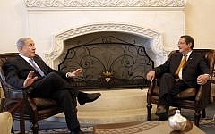 Cypriot President Nicos Anastasiades (R) meets with Israeli Prime Minister Benjamin Netanyahu (L) upon his arrival on July 28, 2015, at the presidential palace in the capital Nicosia during an official visit. (AFP PHOTO / POOL / PETRON KARADJIAS)
