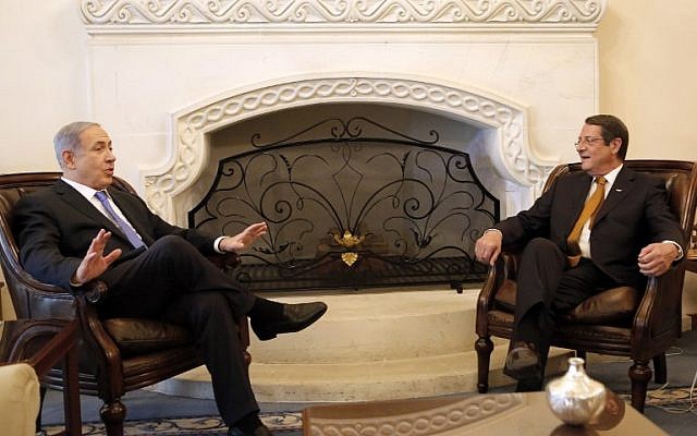 Cypriot President Nicos Anastasiades (R) meets with Israeli Prime Minister Benjamin Netanyahu (L) upon his arrival on July 28, 2015, at the presidential palace in the capital Nicosia during an official visit. (AFP PHOTO / POOL / PETRON KARADJIAS) Cypriot President Nicos Anastasiades (R) meets with Israeli Prime Minister Benjamin Netanyahu (L) upon his arrival on July 28, 2015, at the presidential palace in the capital Nicosia during an official visit. (AFP PHOTO / POOL / PETRON KARADJIAS)