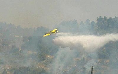 A firefighting aircraft operates near Kibbutz Ma'ale Hahamisha outside Jerusalem, July 4, 2015, to put out a fire that authorities suspect was arson. (Israel Fire and Rescue Services)