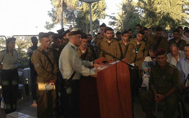 Golani Brigade commander Col. Ghassan Alian speaking over Sgt. Max Steinberg's grave on July 9, 2015 (Mitch Ginsburg/ Times of Israel)