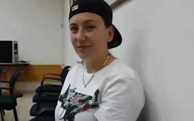 Gill Rosenberg, an Israeli-Canadian who fought with the Kurds in Syria and Iraq, after returning to Israel on July 12, 2015. (screen capture: Ynet)
