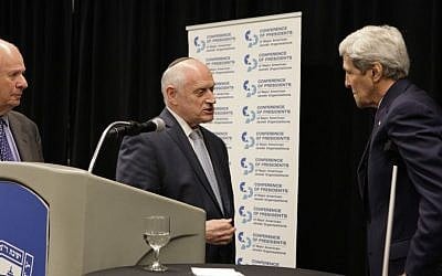 (From left) Conference of Presidents Chairman Stephen M. Greenberg and Executive Vice Chairman Malcolm Hoenlein with Secretary of State John Kerry, July 24, 2015 (Courtesy)