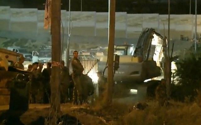 IDF forces prepare to remove protesters from the former West Bank settlement of Sa-Nur, July 30, 2015. (Screenshot/Ynet) IDF forces prepare to remove protesters from the former West Bank settlement of Sa-Nur, July 30, 2015. (Screenshot/Ynet)
