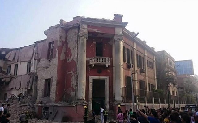 Crowds gather outside the Italian Consulate building in Cairo after it was hit by a large explosion on July 11, 2015 (YouTube screen capture) Crowds gather outside the Italian Consulate building in Cairo after it was hit by a large explosion on July 11, 2015 (YouTube screen capture)