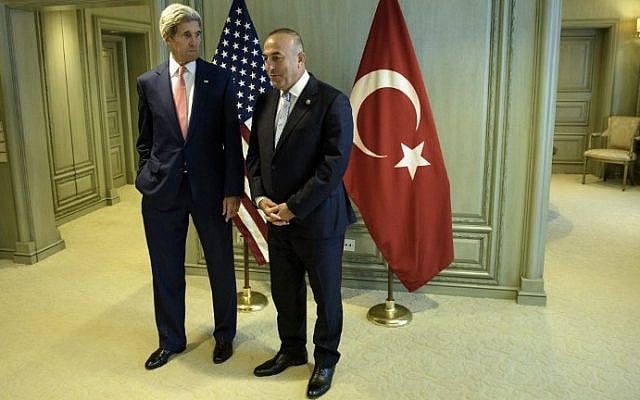 US Secretary of State John Kerry, left, and Turkey's Foreign Minister Mevlut Cavusoglu wait for a meeting in Kuala Lumpur, August 5, 2015. (AFP/POOL/BRENDAN SMIALOWSKI) US Secretary of State John Kerry, left, and Turkey's Foreign Minister Mevlut Cavusoglu wait for a meeting in Kuala Lumpur, August 5, 2015. (AFP/POOL/BRENDAN SMIALOWSKI)