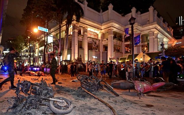 Thai soldiers inspect the scene after a bomb exploded outside a religious shrine in central Bangkok late on August 17, 2015. (AFP Photo/Pornchai Kittiwongsakul) Thai soldiers inspect the scene after a bomb exploded outside a religious shrine in central Bangkok late on August 17, 2015. (AFP Photo/Pornchai Kittiwongsakul)
