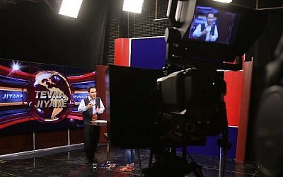Rodi Amin, the presenter of Ronahi TV, the only Syrian satellite channel that broadcasts in Kurdish, broadcasts in the studio in Qamishli, a Kurdish-majority city in Syria's northeastern Hasakeh province, on July 14, 2015. (AFP / YOUSSEF KARWASHAN)