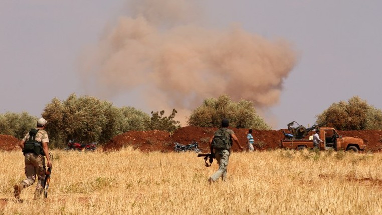 Illustrative photo of Syrian rebel forces from Jaysh al-Islam (Army of Islam) taking position behind a sand barrier, Syria, August 25, 2015 (AFP/AMC/ZEIN AL-RIFAI) Illustrative photo of Syrian rebel forces from Jaysh al-Islam (Army of Islam) taking position behind a sand barrier, Syria, August 25, 2015 (AFP/AMC/ZEIN AL-RIFAI)