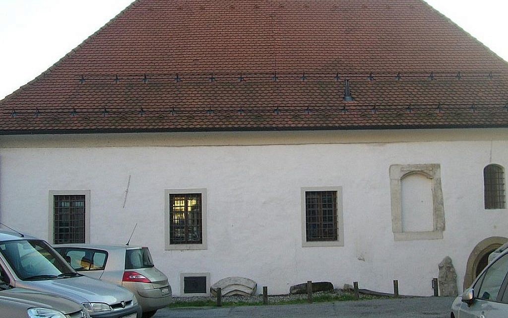 The synagogue in Maribor, Slovenia, seen from the Jewish street in Maribor, where the Jewish ghetto in the city used to be. (CC BY-SA3.0 Matic18/Wikipedia)