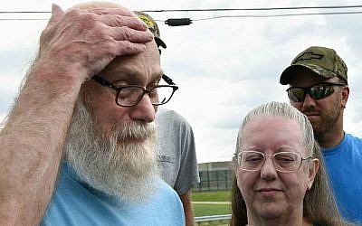 Lewis Fogle with his wife, Deb, becomes emotional after his release from the State Correctional Institution Thursday, Aug. 13, 2015, in Pine Grove, Pennsylvania. (Bob Donaldson/Pittsburgh Post-Gazette via AP)