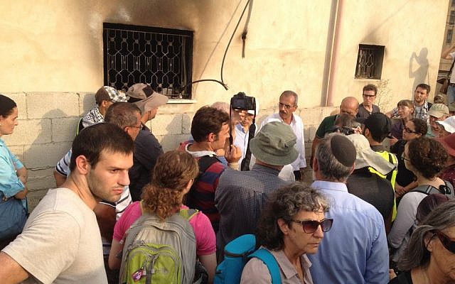 Israelis gather outside the Dawabshe home in Duma for a solidarity visit, August 2, 2015 (Elhanan Miller/Times of Israel)