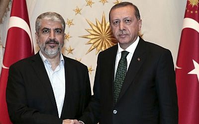Turkey's President Recep Tayyip Erdogan, right, shakes hands with Hamas leader Khaled Mashal, left, prior to their meeting at the presidential palace in Ankara, Turkey, August 12, 2015 (AP/Press Presidency Press Service)