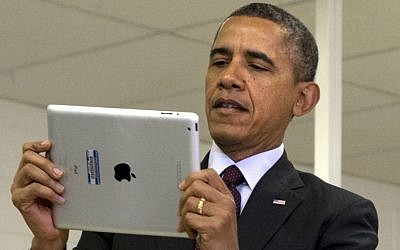 US President Barack Obama looks at an iPad on Tuesday, February 4, 2014 (AP Photo/Jacquelyn Martin, File)