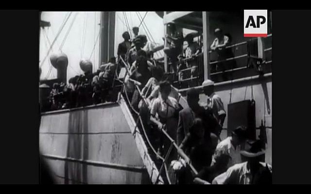 Jewish refugees from British detention camps in Cyprus file down the gangplank at the Haifa port (Screen capture: YouTube)
