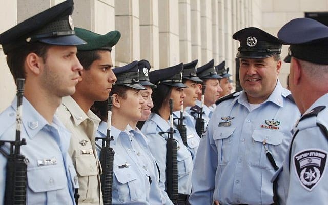 Acting police commander Benzi Sau, pictured in 2013 when he took over as Tel Aviv district chief. (Photo by Roni Schutzer/FLASH90) Acting police commander Benzi Sau, pictured in 2013 when he took over as Tel Aviv district chief. (Photo by Roni Schutzer/FLASH90)