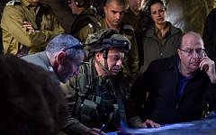 Defense Minister Moshe Ya'alon seen with Colonel Asher Ben-Lulu, commander of the IDF's Kfir infantry brigade, during an army exercise in the Golan Heights on April 02, 2015. (Ariel Hermoni/Ministry of Defense)