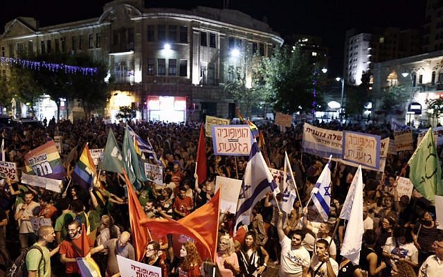 Thousands of Israelis attend an anti-violence and anti-homophobia ralliy in Jerusalem, on August 01, 2015 (Photo by Yonatan Sindel/FLASh90) Thousands of Israelis attend an anti-violence and anti-homophobia ralliy in Jerusalem, on August 01, 2015 (Photo by Yonatan Sindel/FLASh90)