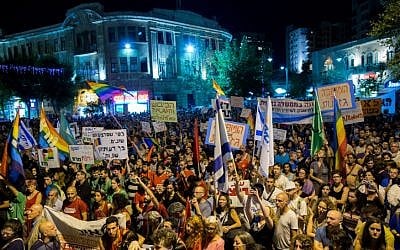 Thousands of Israelis attend an anti-violence and anti-homophobia rally in Jerusalem, on August 1, 2015.  (Yonatan Sindel/Flash90)
