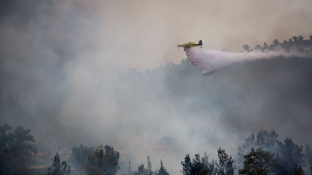 Israeli firefighter airplanes try to extinguish a large fire raging in Even Sapir, outside of Jerusalem, on August 2, 2015. (Yonatan Sindel/Flash90) Israeli firefighter airplanes try to extinguish a large fire raging in Even Sapir, outside of Jerusalem, on August 2, 2015. (Yonatan Sindel/Flash90)