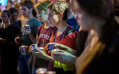 Israelis take part at a memorial ceremony in memory of Shira Banki at Zion Square in Jerusalem on August 2, 2015 (Yonatan Sindel/Flash90)