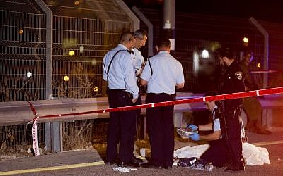 Israeli security forces stand by the body of the terrorist who stabbed an Israeli at the Route 443 gas station, near Jerusalem, August 9, 2015. (Yonatan Sindel/Flash90) Israeli security forces stand by the body of the terrorist who stabbed an Israeli at the Route 443 gas station, near Jerusalem, August 9, 2015. (Yonatan Sindel/Flash90)